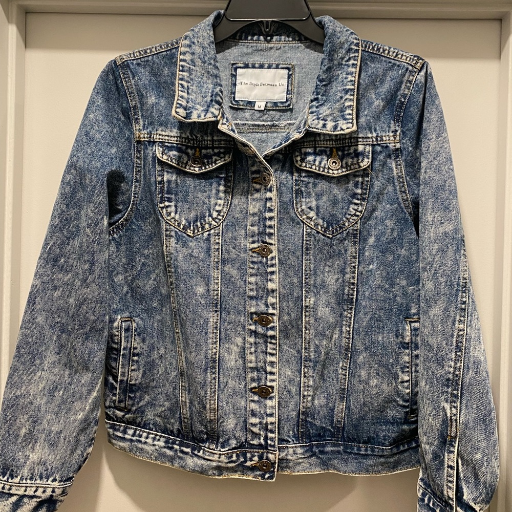 The Style Between Us Medium Wash Denim Jean Jacket - Women's Size Medium